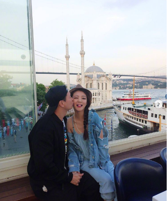 安以軒和陳榮煉於2017年3月15日登記結婚,同年6月23日才舉行婚禮宴 安以軒和陳榮煉於2017年3月15日登記結婚,同年6月23日才舉行婚禮宴