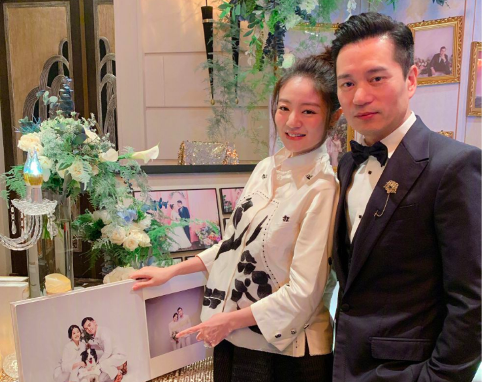 雖然2018年年底時,安以軒就曾因為參加妹妹婚禮時,衣著寬鬆並「小腹隆起 雖然2018年年底時,安以軒就曾因為參加妹妹婚禮時,衣著寬鬆並「小腹隆起