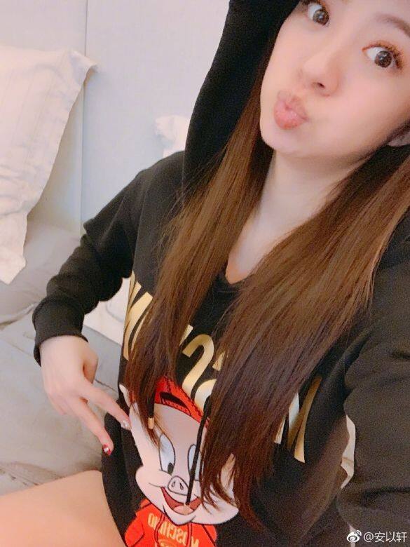 粉絲們紛紛在底下留言祝福,大家開心又激動,這大概是兩周年最大的驚 粉絲們紛紛在底下留言祝福,大家開心又激動,這大概是兩周年最大的驚
