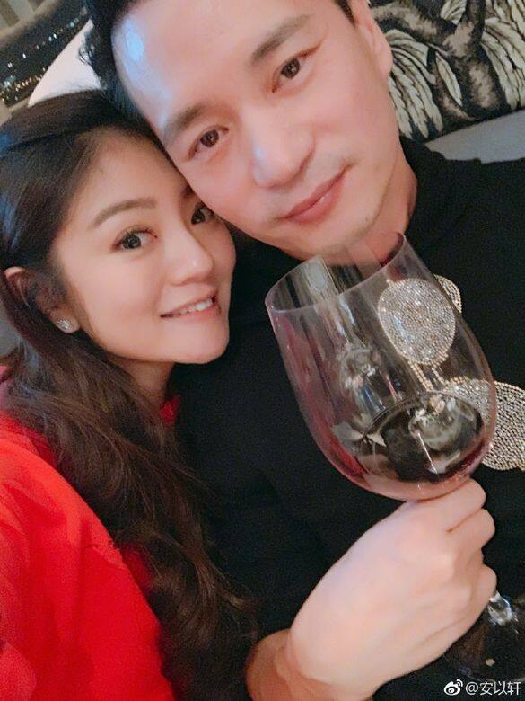 選擇在結婚紀念日兩周年公布喜訊,並將小孩的小名取為「66」,只因為老公 選擇在結婚紀念日兩周年公布喜訊,並將小孩的小名取為「66」,只因為老公