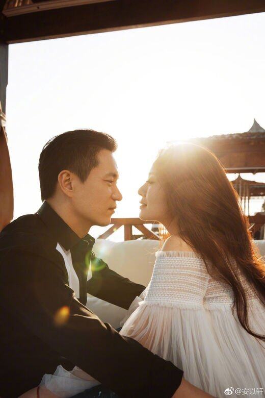 安以軒和陳榮煉於2017年3月15日登記結婚,同年6月23日才舉行婚禮宴 安以軒和陳榮煉於2017年3月15日登記結婚,同年6月23日才舉行婚禮宴