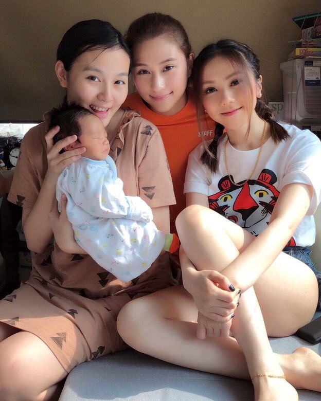 愛她的人不只羅章冠,有李蘊的好友鄧紫棋和何超蓮 愛她的人不只羅章冠,有李蘊的好友鄧紫棋和何超蓮