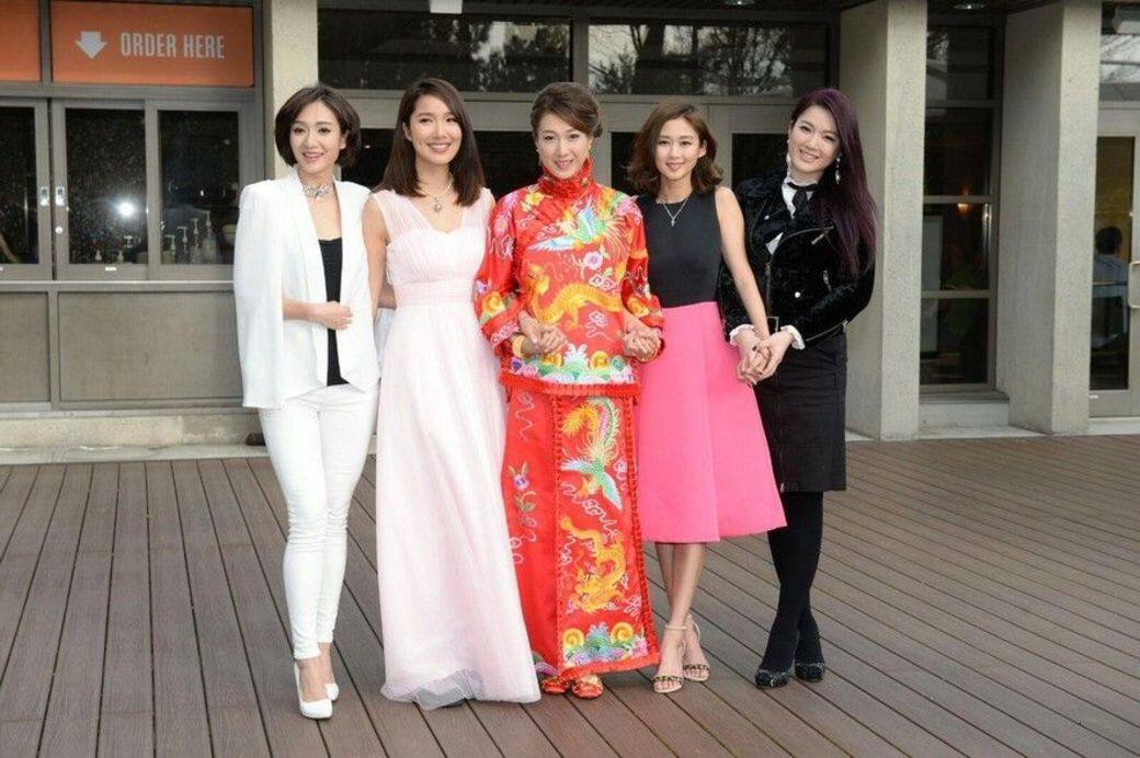 鍾嘉欣與脊醫Jeremy於加拿大結婚 鍾嘉欣與脊醫Jeremy於加拿大結婚