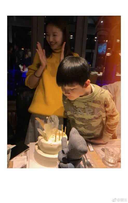 他亦有在微博上曾發表「如果能換你一生的幸福,我寧願痛苦一輩子!雖然 他亦有在微博上曾發表「如果能換你一生的幸福,我寧願痛苦一輩子!雖然