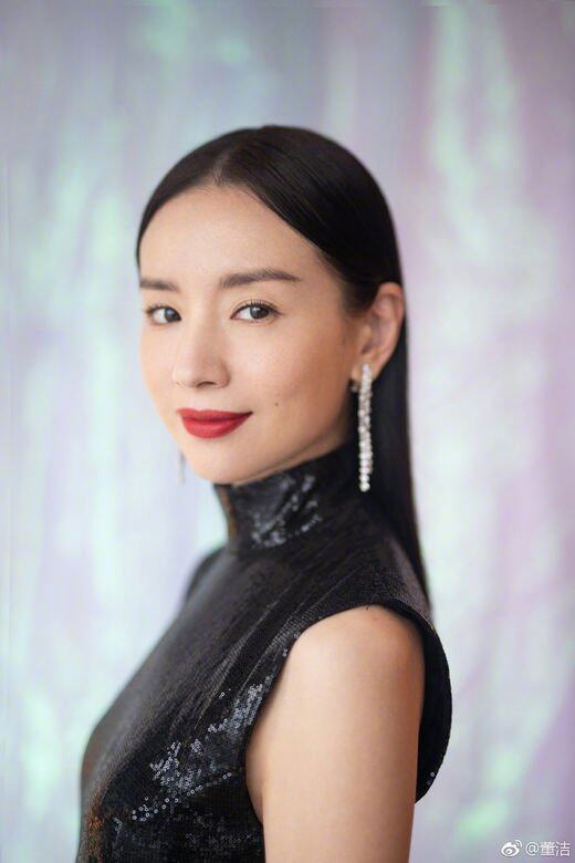 董潔曾是廣州軍區戰士歌舞團演員,後被張藝謀相中,成為《幸福時光》女主 董潔曾是廣州軍區戰士歌舞團演員,後被張藝謀相中,成為《幸福時光》女主