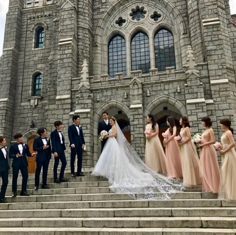 神話全體成員擔任伴郎 Eric與小12歲妻子羅惠美婚禮花絮 婚紗相全公開 Elle Hk 神話全體成員擔任伴郎 Eric與小12歲妻子羅惠美婚禮花絮 婚紗相全公開 Elle Hk