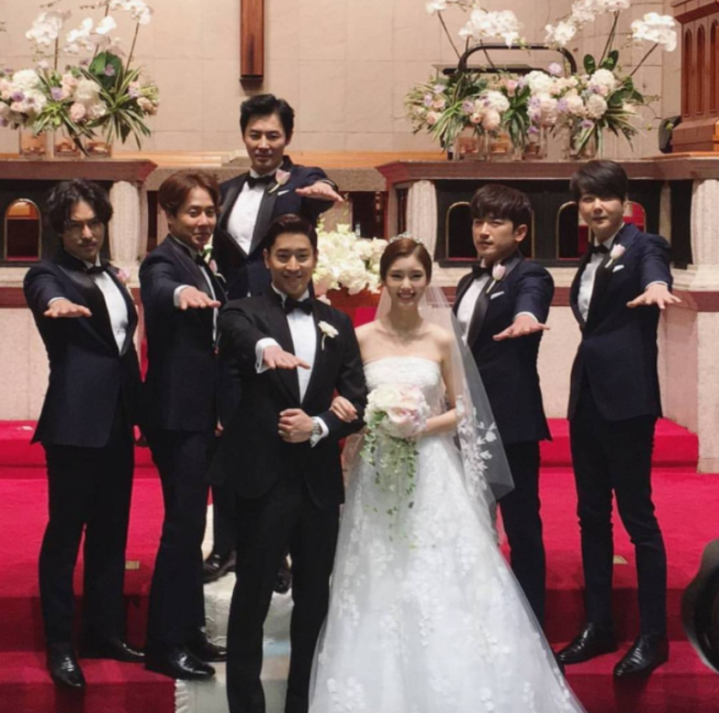 神話全體成員擔任伴郎 Eric與小12歲妻子羅惠美婚禮花絮 婚紗相全公開 Elle Hk 神話全體成員擔任伴郎 Eric與小12歲妻子羅惠美婚禮花絮 婚紗相全公開 Elle Hk