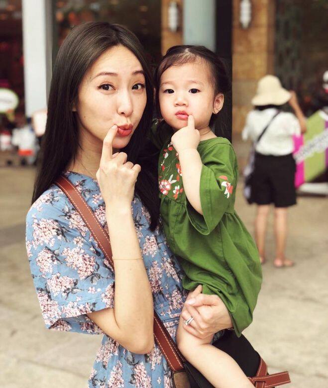 親力親為照顧孩子的Sonia也不時分享女兒的萌照,跟哥哥Max一樣,Lucy也長得 親力親為照顧孩子的Sonia也不時分享女兒的萌照,跟哥哥Max一樣,Lucy也長得