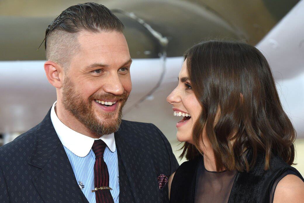 2014年7月,跟前妻離婚剛好10年的Tom Hardy和一見鍾情、相戀5年的Charlotte Riley結婚 2014年7月,跟前妻離婚剛好10年的Tom Hardy和一見鍾情、相戀5年的Charlotte Riley結婚