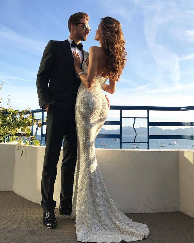 至於Izabel Goulart的未婚夫Kevin Trapp,今年28歲的他是德國國家足球隊的門將, 至於Izabel Goulart的未婚夫Kevin Trapp,今年28歲的他是德國國家足球隊的門將,