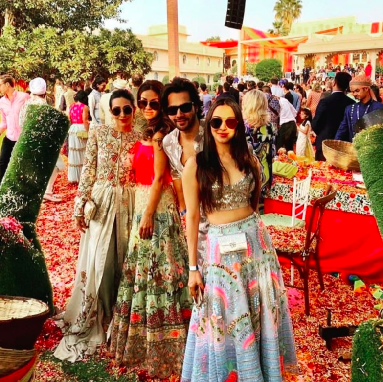 而近日剛完婚的Nick Jonas和「Bollywood女星」Priyanka Chopra,也是伊夏安巴尼婚禮的座上賓。Priyanka和 而近日剛完婚的Nick Jonas和「Bollywood女星」Priyanka Chopra,也是伊夏安巴尼婚禮的座上賓。Priyanka和