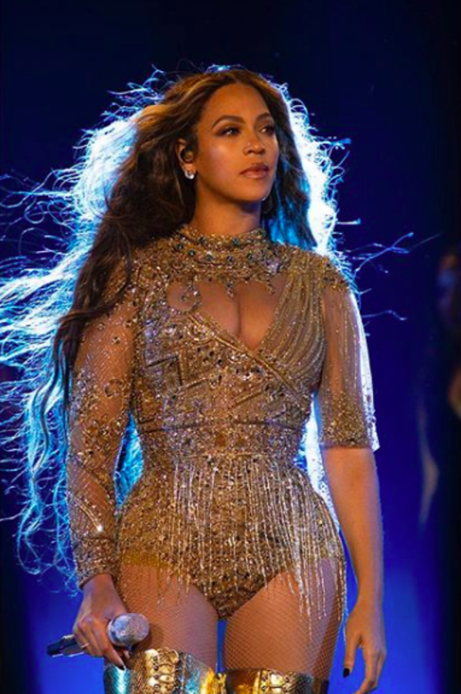 1. Beyoncé為婚禮獻唱2.5小時首先,安巴尼請來了女兒的偶像——「美國天后」Beyoncé為 1. Beyoncé為婚禮獻唱2.5小時首先,安巴尼請來了女兒的偶像——「美國天后」Beyoncé為