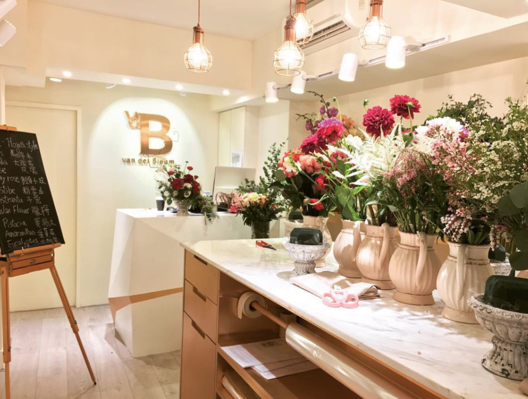 除了網店,Van der Bloom在中環設有實體店,想親身選花的你也可以到店內選擇 除了網店,Van der Bloom在中環設有實體店,想親身選花的你也可以到店內選擇