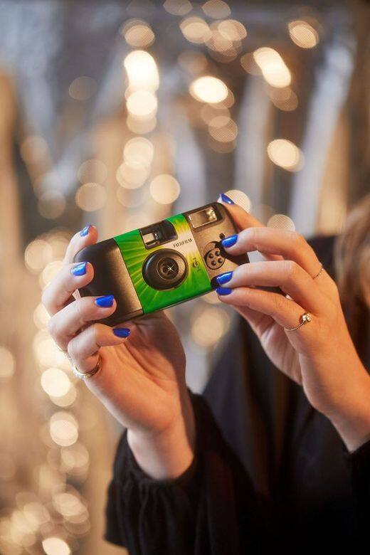 Fujifilm 傻瓜相機，約$117多買幾台讓伴娘們在婚禮當天照到手軟吧！比起手機照
