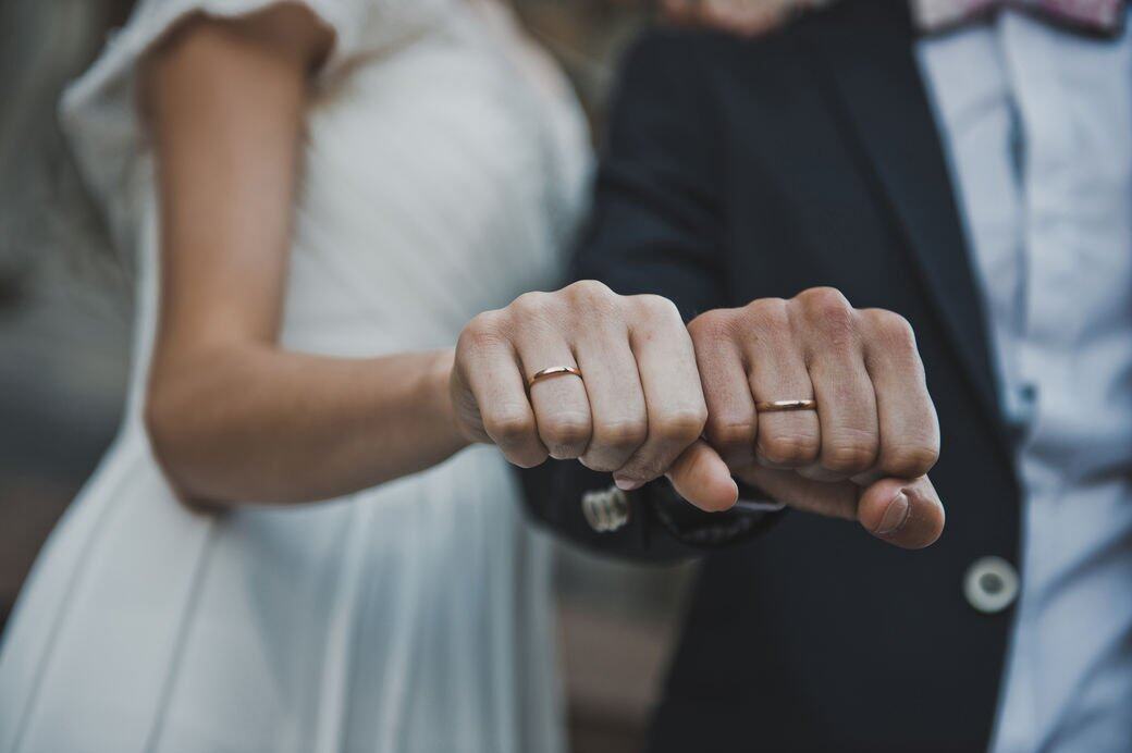 如果你有留意,英國皇室伯爵夫人梅根Meghan Markle手上除了經典金色圓形結婚 如果你有留意,英國皇室伯爵夫人梅根Meghan Markle手上除了經典金色圓形結婚
