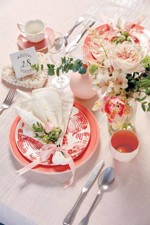 DREAMY ROMANCEIdea:將餐巾綁成像花束一般,代替平鋪狀態,會讓婚宴感覺顯得更浪漫唯 DREAMY ROMANCEIdea:將餐巾綁成像花束一般,代替平鋪狀態,會讓婚宴感覺顯得更浪漫唯