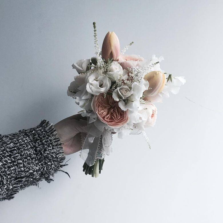 花球和婚紗的關係…… 花球和婚紗的關係……