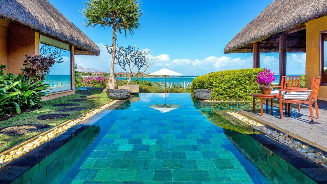位於海龜灣(Turtle Bay)沙灘沿岸的The Oberoi Mauritius酒店,正坐擁印度洋景觀和清澈的綠 位於海龜灣(Turtle Bay)沙灘沿岸的The Oberoi Mauritius酒店,正坐擁印度洋景觀和清澈的綠