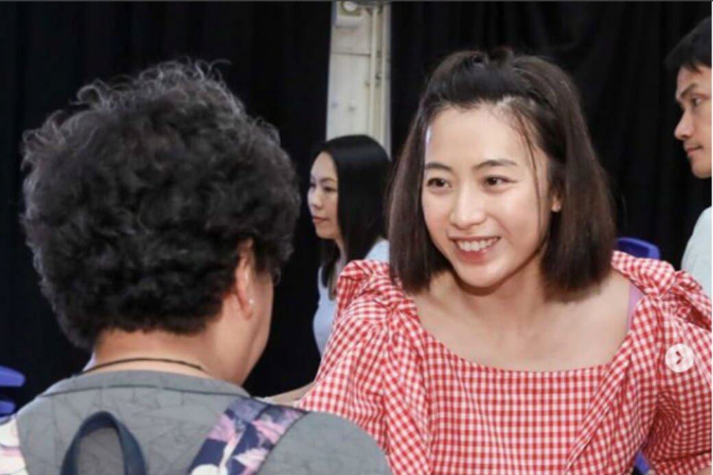完美人妻兼好媽媽!貼地豪門少奶甘比,帶仔女落區體驗! 完美人妻兼好媽媽!貼地豪門少奶甘比,帶仔女落區體驗!