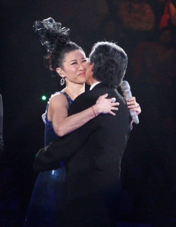 據悉林子祥和吳正元結婚初期感情不太好,直至婚姻穩定下來,葉倩文出 據悉林子祥和吳正元結婚初期感情不太好,直至婚姻穩定下來,葉倩文出