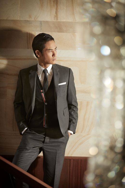 Thom Browne 西裝外套及褲子 HK$21,800 Thom Browne 羊絨毛衣 HK$15,000Thom Browne 牛津恤衫 HK$2,800 Thom Browne 西裝外套及褲子 HK$21,800 Thom Browne 羊絨毛衣 HK$15,000Thom Browne 牛津恤衫 HK$2,800