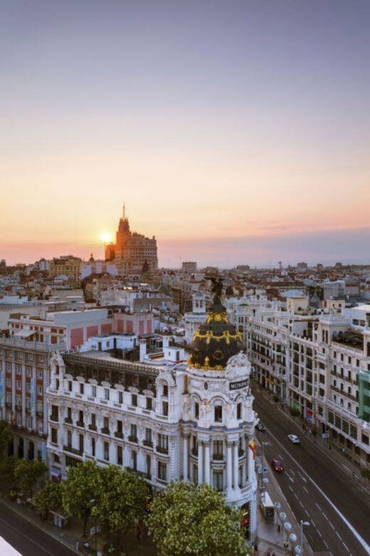 西班牙(Spain)西班牙有的是大量宏偉建築、經典藝術傑作,還有熾熱的跳舞文 西班牙(Spain)西班牙有的是大量宏偉建築、經典藝術傑作,還有熾熱的跳舞文