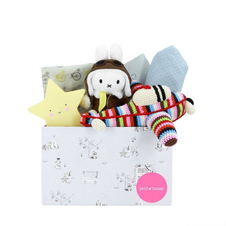 Petit Bazaar也有不同價位、分別為男嬰和女嬰而設的禮盒套裝，價錢由$799至$2,399