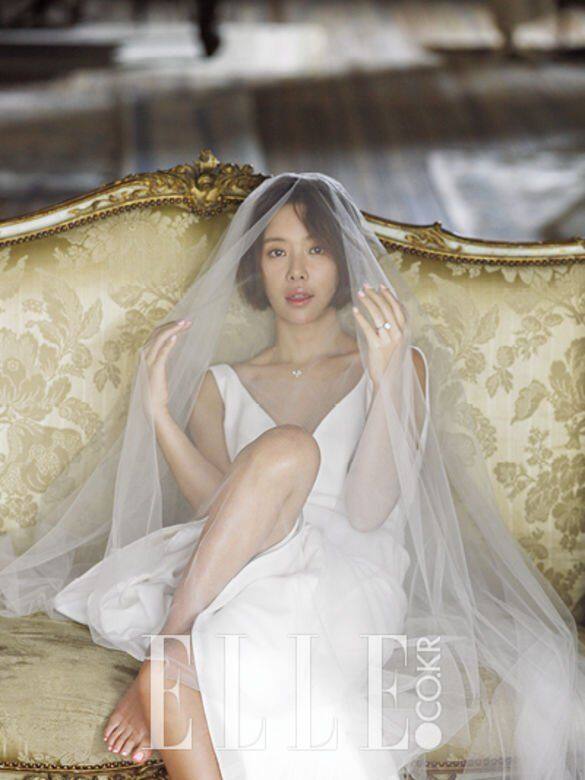 黃靜茵婚後為《ELLE Korea》拍攝婚紗畫報，亦分享了自己對婚姻的看法：「比起對婚