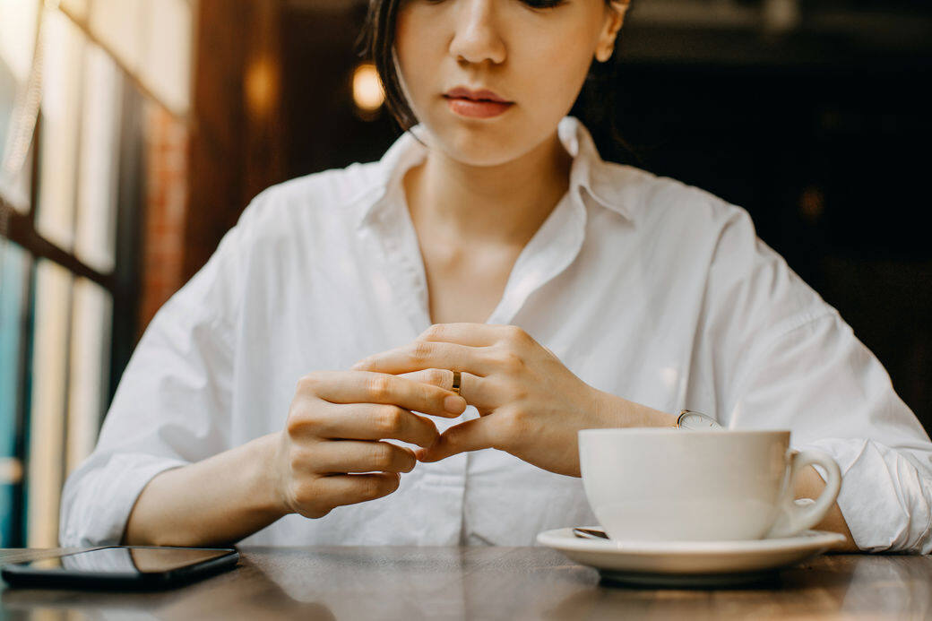 兩個人在一起,完善自己的一些缺點是正確的、應該的,但是這和把自己(或 兩個人在一起,完善自己的一些缺點是正確的、應該的,但是這和把自己(或