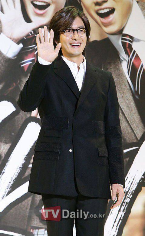 至於裴勇俊,相信大家最熟悉的一定是他主演的《冬季戀歌》,裴勇俊更是Keyeast 至於裴勇俊,相信大家最熟悉的一定是他主演的《冬季戀歌》,裴勇俊更是Keyeast