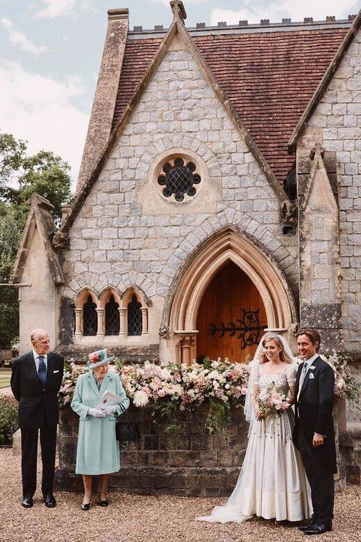 英國伊莉莎白女王最疼愛的孫女碧翠絲公主(Princess Beatrice)結婚了。因應新冠肺炎 英國伊莉莎白女王最疼愛的孫女碧翠絲公主(Princess Beatrice)結婚了。因應新冠肺炎