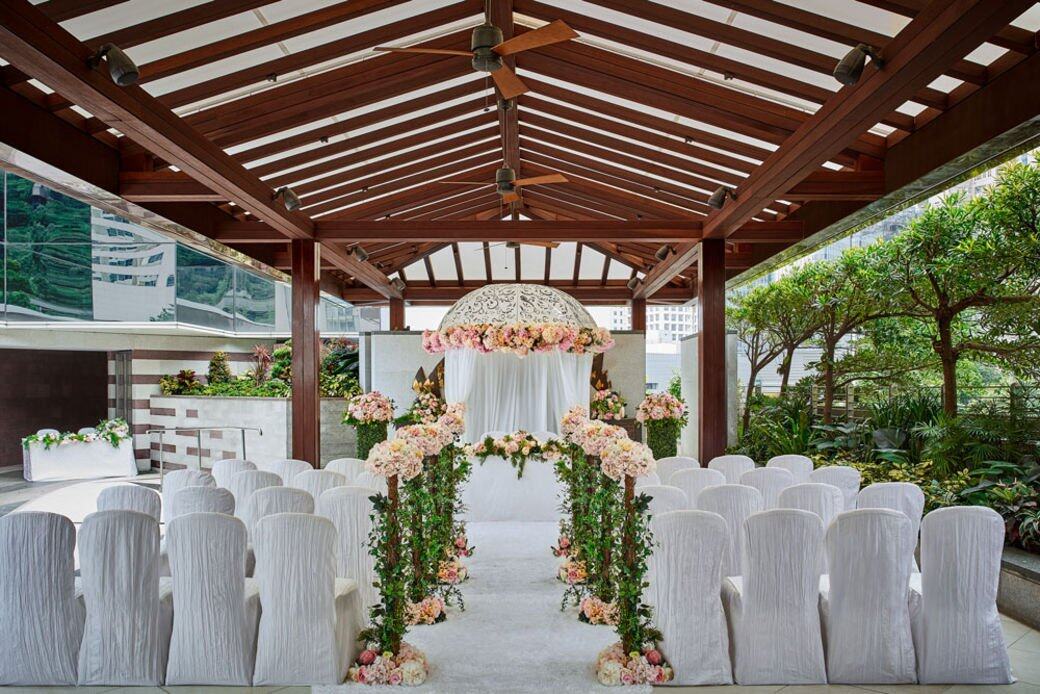 池畔位置環境開揚空間寬敞,充滿歐陸風味,舉行戶外結婚典禮,新人可在 池畔位置環境開揚空間寬敞,充滿歐陸風味,舉行戶外結婚典禮,新人可在