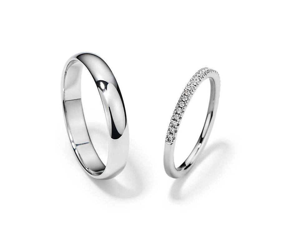 14k 白金小巧微密釘與經典結婚戒指對戒 $7,025 14k 白金小巧微密釘與經典結婚戒指對戒 $7,025