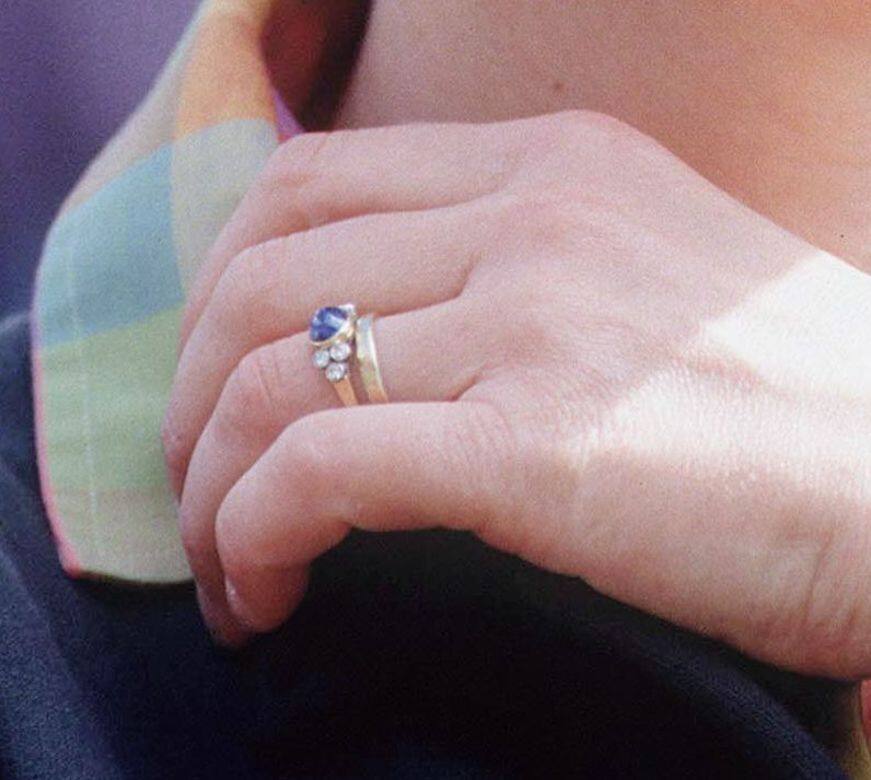 安妮長公主再婚時的婚戒,表面看起來和她第一段婚姻時所配戴的十分 安妮長公主再婚時的婚戒,表面看起來和她第一段婚姻時所配戴的十分