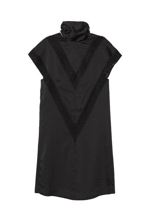 H&M Conscious Exclusive蕾絲V領絲巾裙- £69.99（約700港幣）