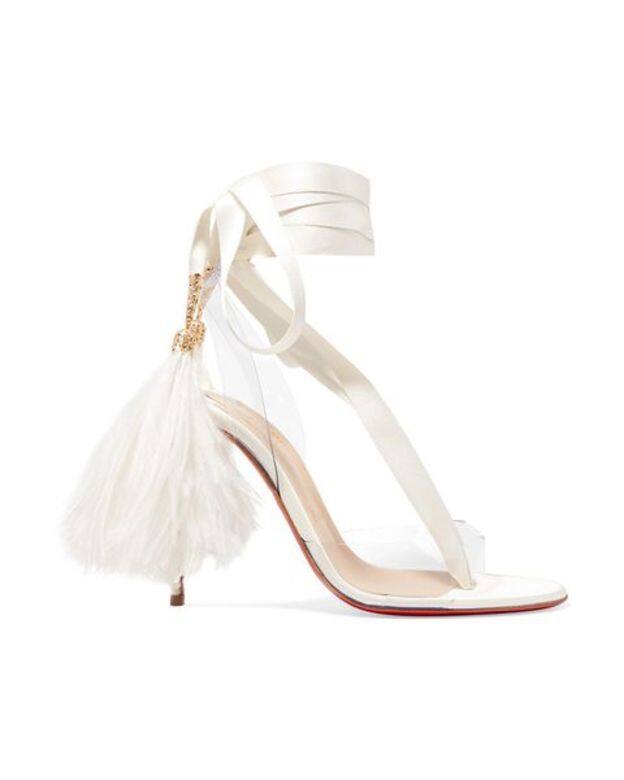 涼鞋Christian Louboutin Marie Edwina 羽毛邊飾緞面和PVC涼鞋 約$9,170 涼鞋Christian Louboutin Marie Edwina 羽毛邊飾緞面和PVC涼鞋 約$9,170