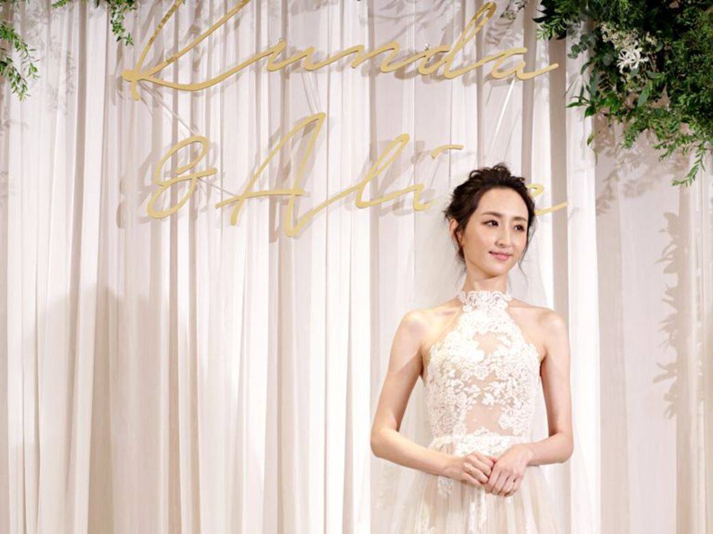 而這個婚紗品牌原來在香港也買得到,並於香港婚紗概念店初朵hanah獨家 而這個婚紗品牌原來在香港也買得到,並於香港婚紗概念店初朵hanah獨家
