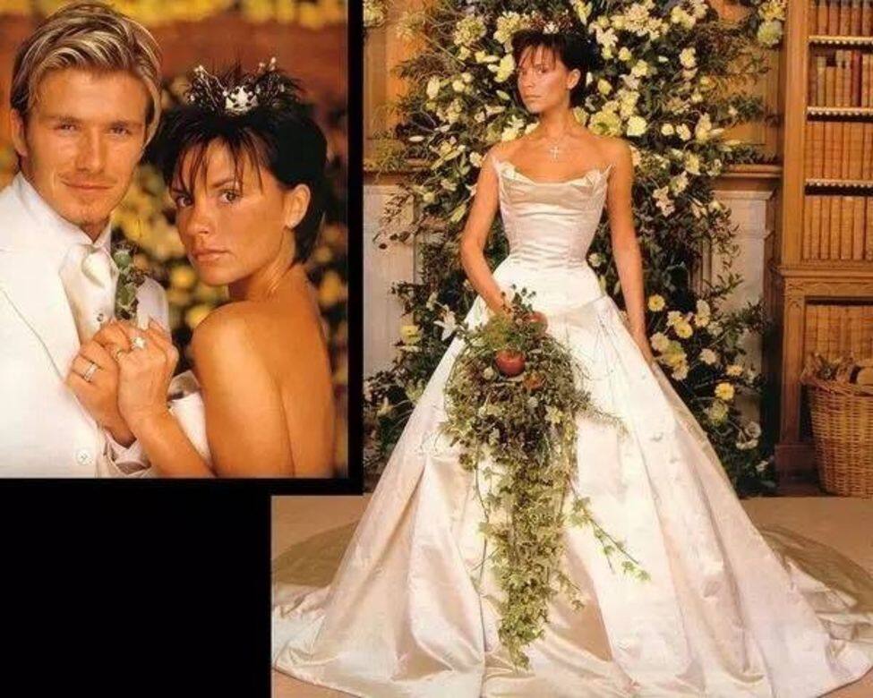 NO.4 Victoria Beckham的婚紗禮服$100.000(約港幣70萬)碧咸老婆Victoria Beckham身穿的這件抹胸婚 NO.4 Victoria Beckham的婚紗禮服$100.000(約港幣70萬)碧咸老婆Victoria Beckham身穿的這件抹胸婚