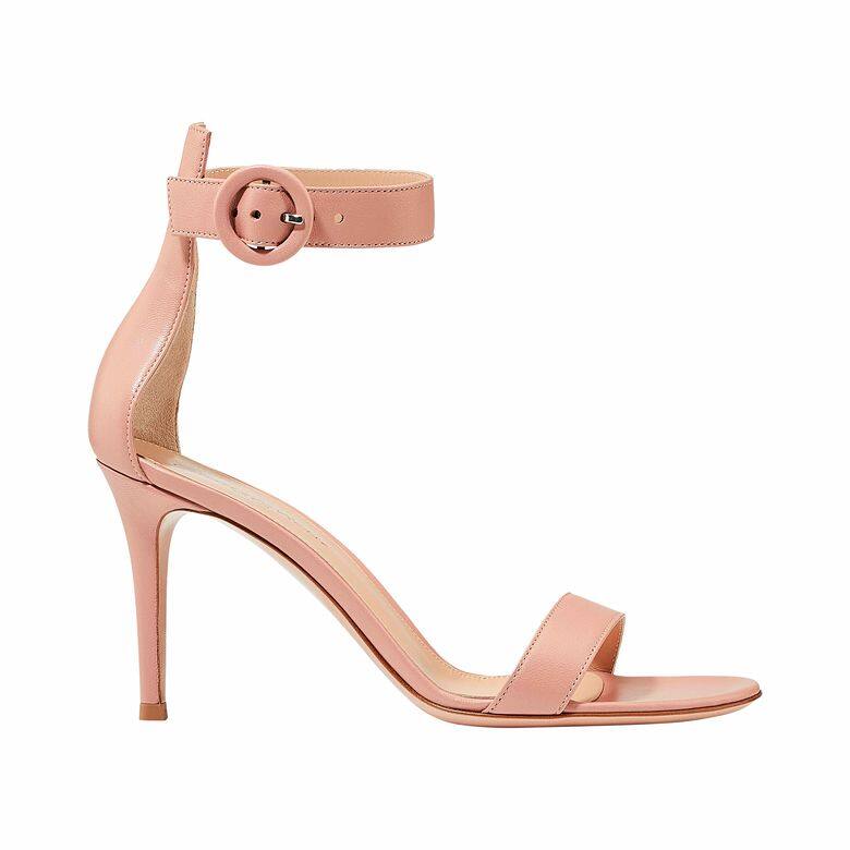 Gianvito Rossi搭帶高跟涼鞋 (available at marthalouisa.com) Gianvito Rossi搭帶高跟涼鞋 (available at marthalouisa.com)