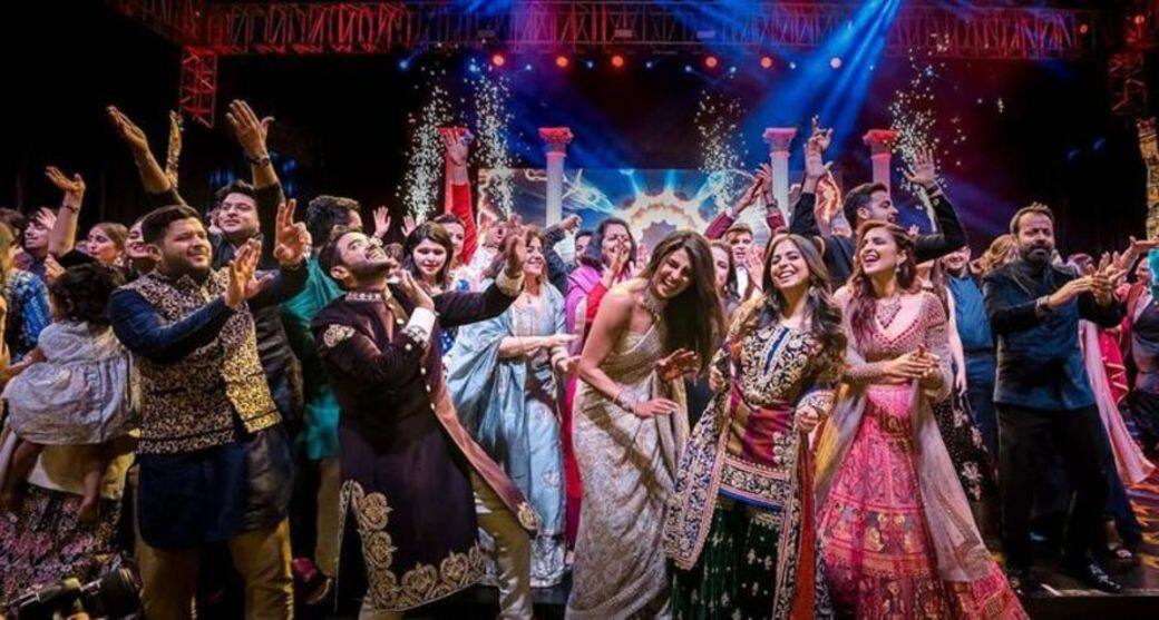 婚禮活動中的其中一個環節包含了經典America’s Got Talent風格式的音樂活動「Sangeet 婚禮活動中的其中一個環節包含了經典America’s Got Talent風格式的音樂活動「Sangeet