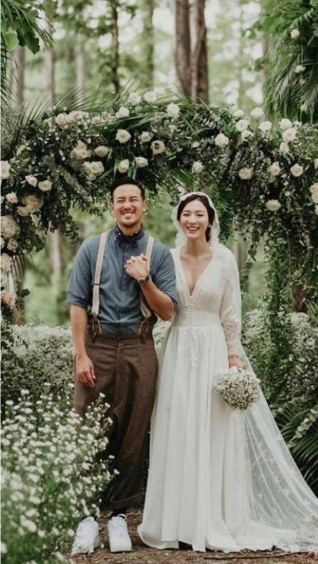 王敏奕、曾國祥舉行北海道婚禮!解構這襲超優雅的波希米雅古董喱士婚紗! 王敏奕、曾國祥舉行北海道婚禮!解構這襲超優雅的波希米雅古董喱士婚紗!
