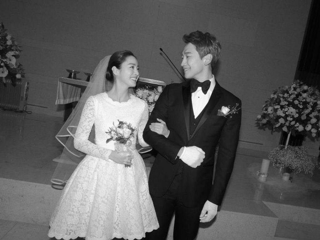 跟著金泰希穿上短婚紗!12款非主流婚紗推介 跟著金泰希穿上短婚紗!12款非主流婚紗推介