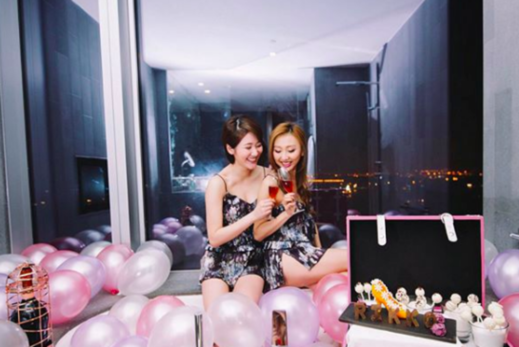 每個女孩子都曾經幻想和一班好姊妹穿上美美的dress code,影一輯閨蜜寫真 每個女孩子都曾經幻想和一班好姊妹穿上美美的dress code,影一輯閨蜜寫真