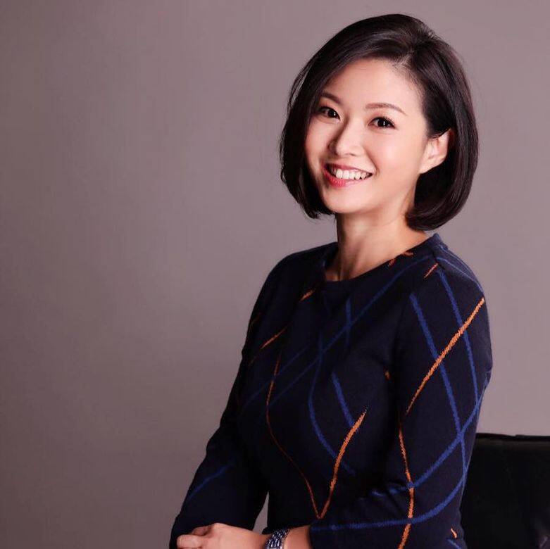 人稱「珠珠」的趙海珠,相信是大台新聞部「美貌智慧化」的元祖主播。她在2006年 人稱「珠珠」的趙海珠,相信是大台新聞部「美貌智慧化」的元祖主播。她在2006年