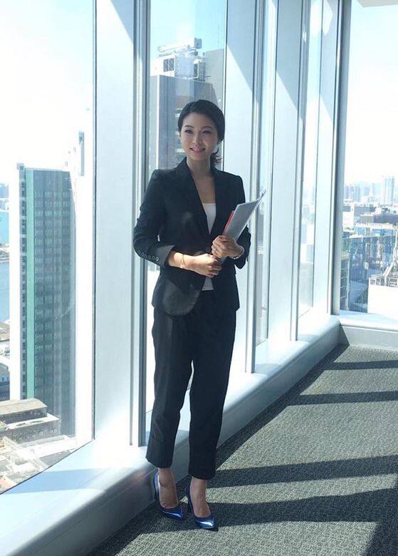 趙海珠在主播位上只有兩年,旋即被法國巴黎銀行挖角,任職衍生產品部 趙海珠在主播位上只有兩年,旋即被法國巴黎銀行挖角,任職衍生產品部