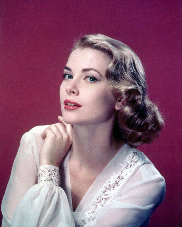 摩納哥王妃Grace Kelly,本來是個美國電影女演員,拍過不少希治閣電影,25歲時 摩納哥王妃Grace Kelly,本來是個美國電影女演員,拍過不少希治閣電影,25歲時