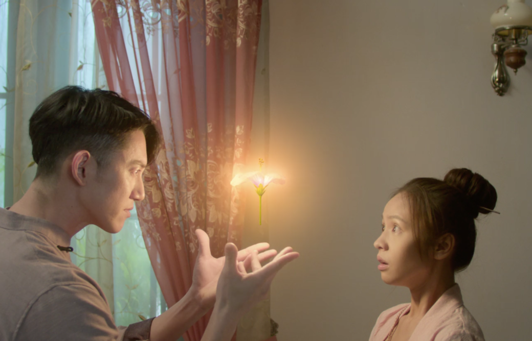 劇中場面奇幻搞怪,異想天開,帶領觀眾進入另一個國度,感受這個充滿刺 劇中場面奇幻搞怪,異想天開,帶領觀眾進入另一個國度,感受這個充滿刺
