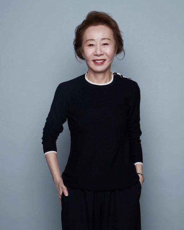 在奧斯卡頒獎禮上,大家都對尹汝貞能說流利英語感到詫異,是因為她在 在奧斯卡頒獎禮上,大家都對尹汝貞能說流利英語感到詫異,是因為她在