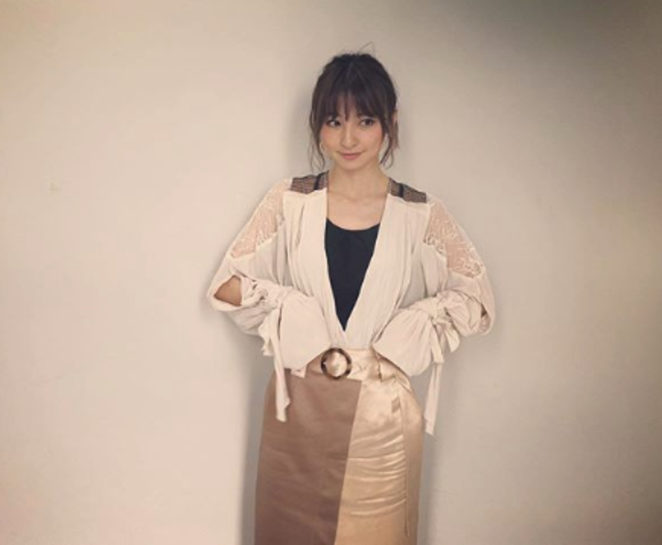 票選第三位的是剛結婚準備當媽,33歲的篠田麻里子。話說篠田入行過程 票選第三位的是剛結婚準備當媽,33歲的篠田麻里子。話說篠田入行過程