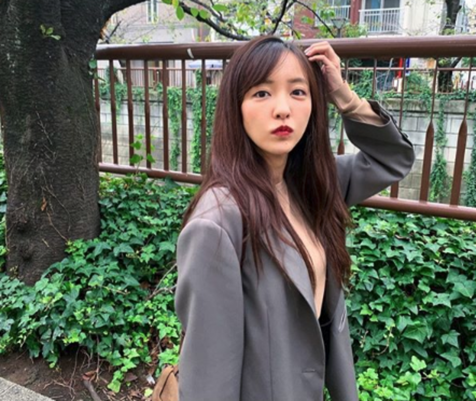 年前,對時尚穿搭甚有心得的板野友美,被發現和潮牌老闆兼設計師熱戀 年前,對時尚穿搭甚有心得的板野友美,被發現和潮牌老闆兼設計師熱戀